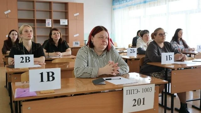 "Сдаем вместе": 45 человек, 30 минут и стопка смартфонов