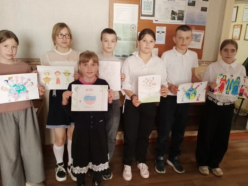 14 мая в "Волчанской СОШ 31" АР состоялась выставка  -"Национальность без границ". Рису...