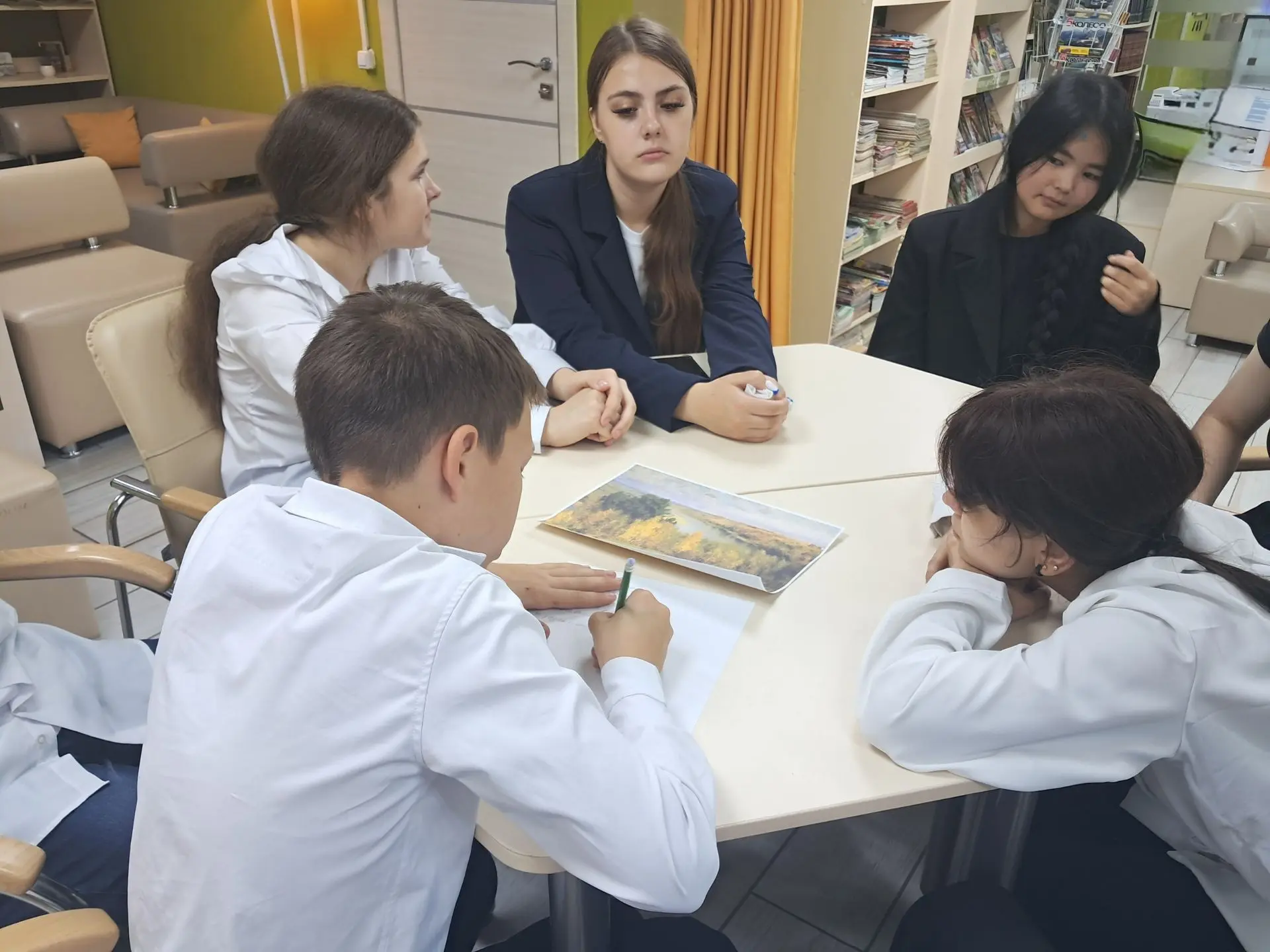 🍂 «Караван красок»: осень в стиле нейросетей, битов и живописи