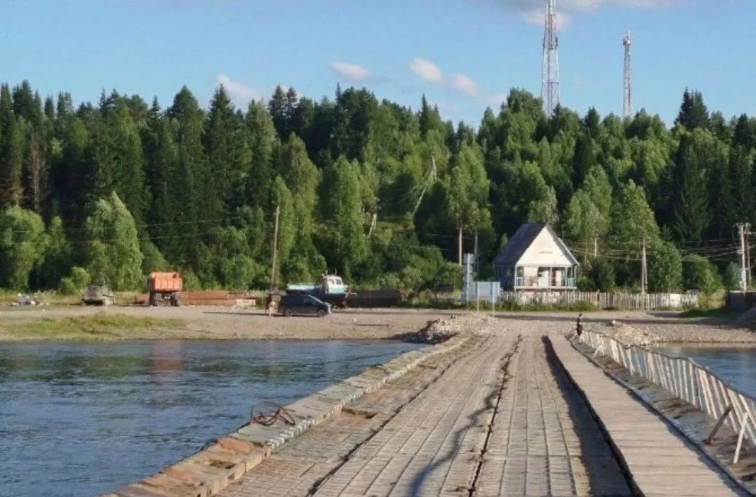 В Междуреченске уровень воды в реке Томь упал. Понтонный мост вновь открыт для движения автотранспор