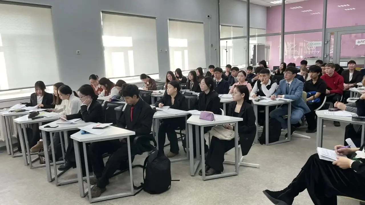 📚 Межмуниципальный семинар учителей истории и обществознания в нашей школе  Сегодня в нашей школе со