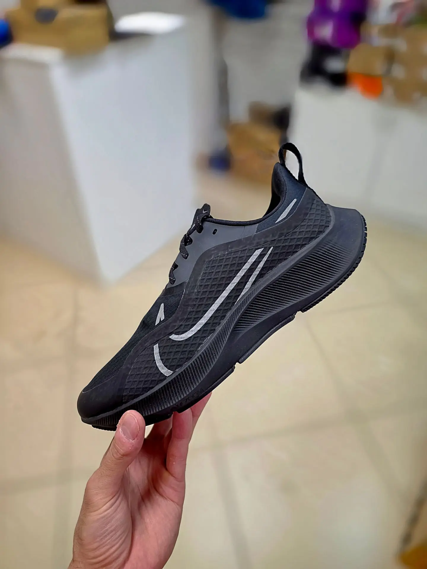 1) Nike Pegasus 37 Shield  - 8600