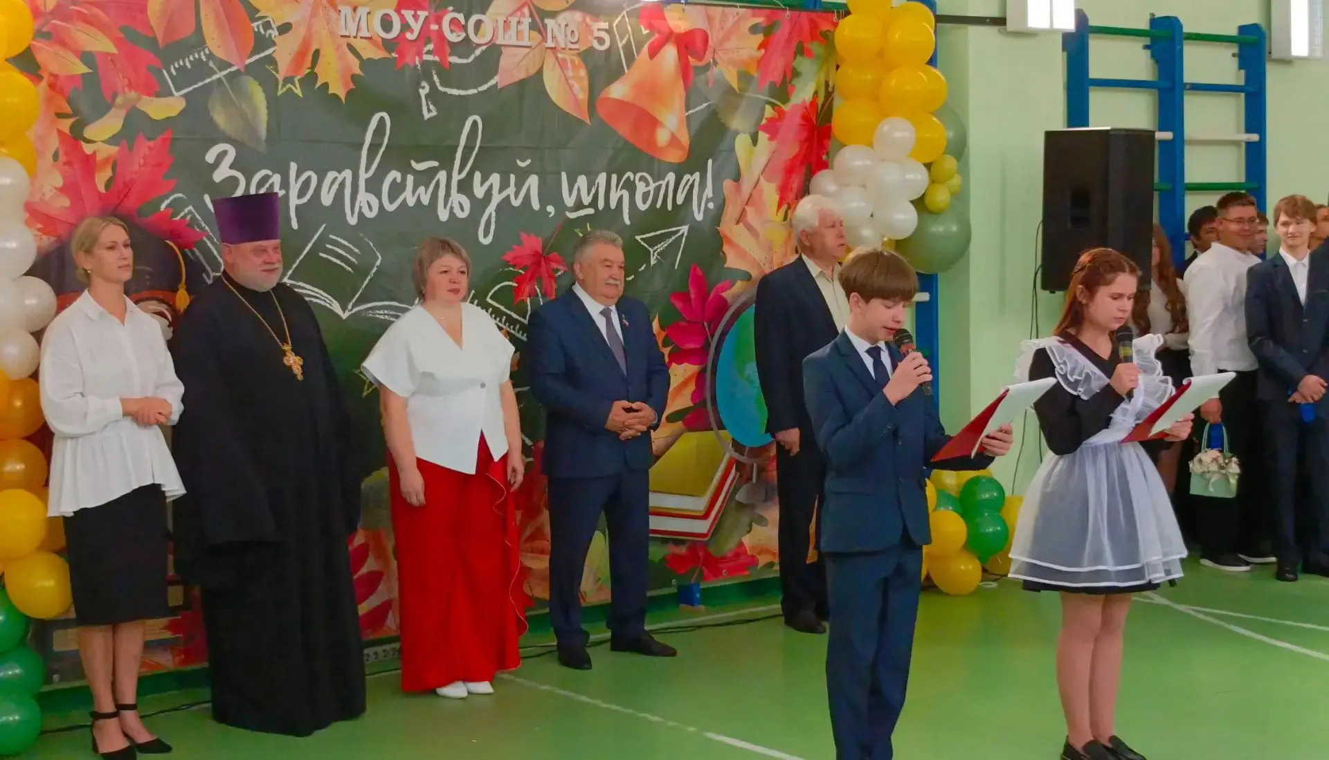 Искренней и душевной получилась сегодня торжественная линейка, посвящённая Дню знаний, ...