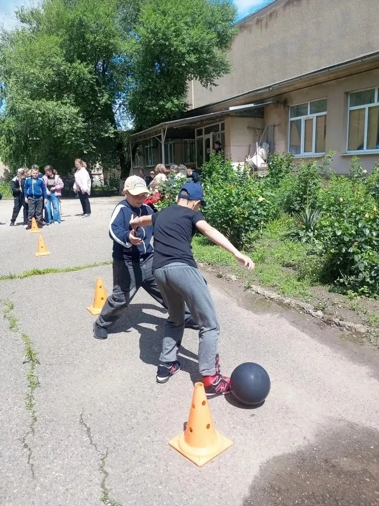 В первые дни лета сотрудники МКУ "ЦКД" села Горькая Балка  провели развлекательно- игро...