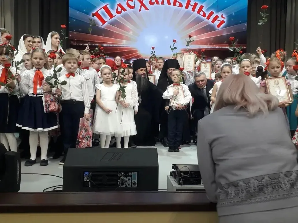Воспитанники Воскресной школы при храме Казанской Иконы Божией Матери села Старое Шайго...