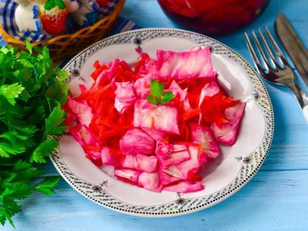 🥬 Капуста со свеклой по-корейски.  Ингредиенты:  • Капуста - 1 кг • Морковь - 200 г • Свекла - 100 г