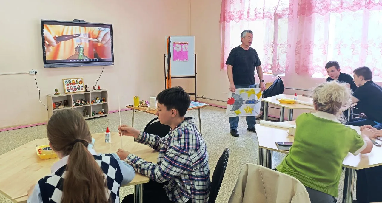 🙂Сегодня во Дворце детского творчества семиклассники из школы №3 приняли участие в тво...