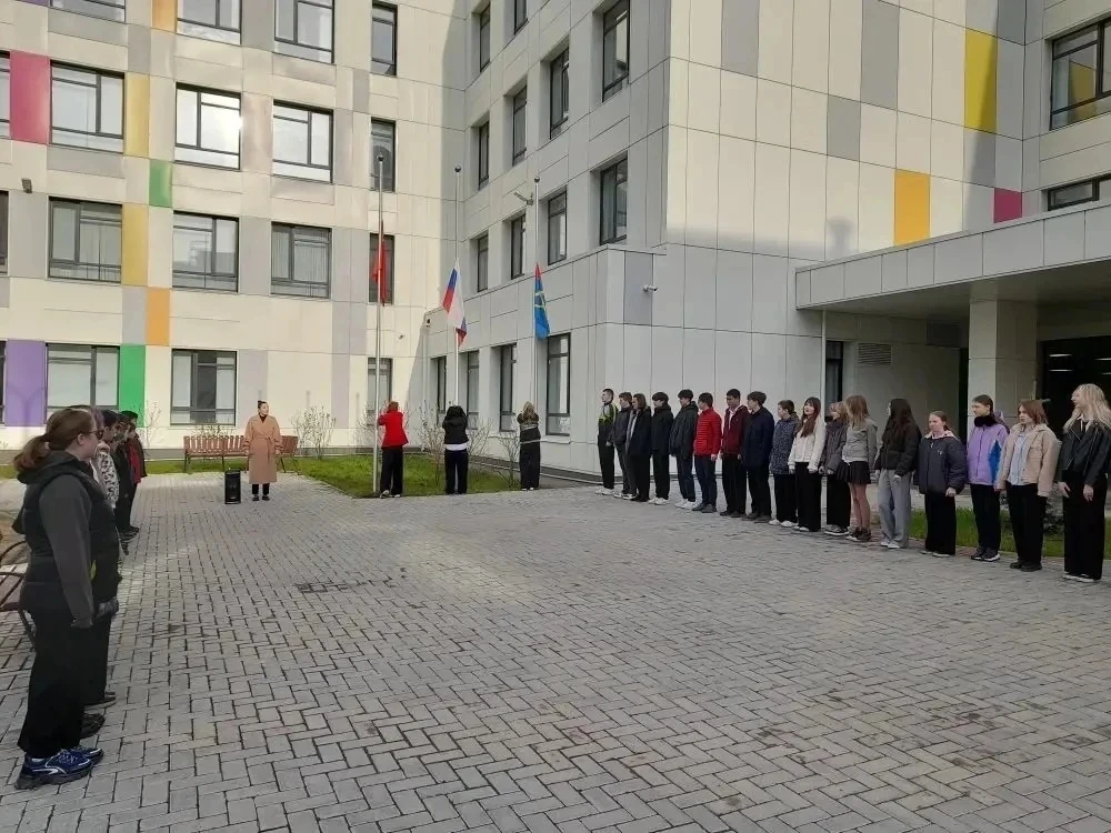 В этом году мы отмечаем  65 лет с момента, когда человечество сделало свой первый шаг в космос. Это 