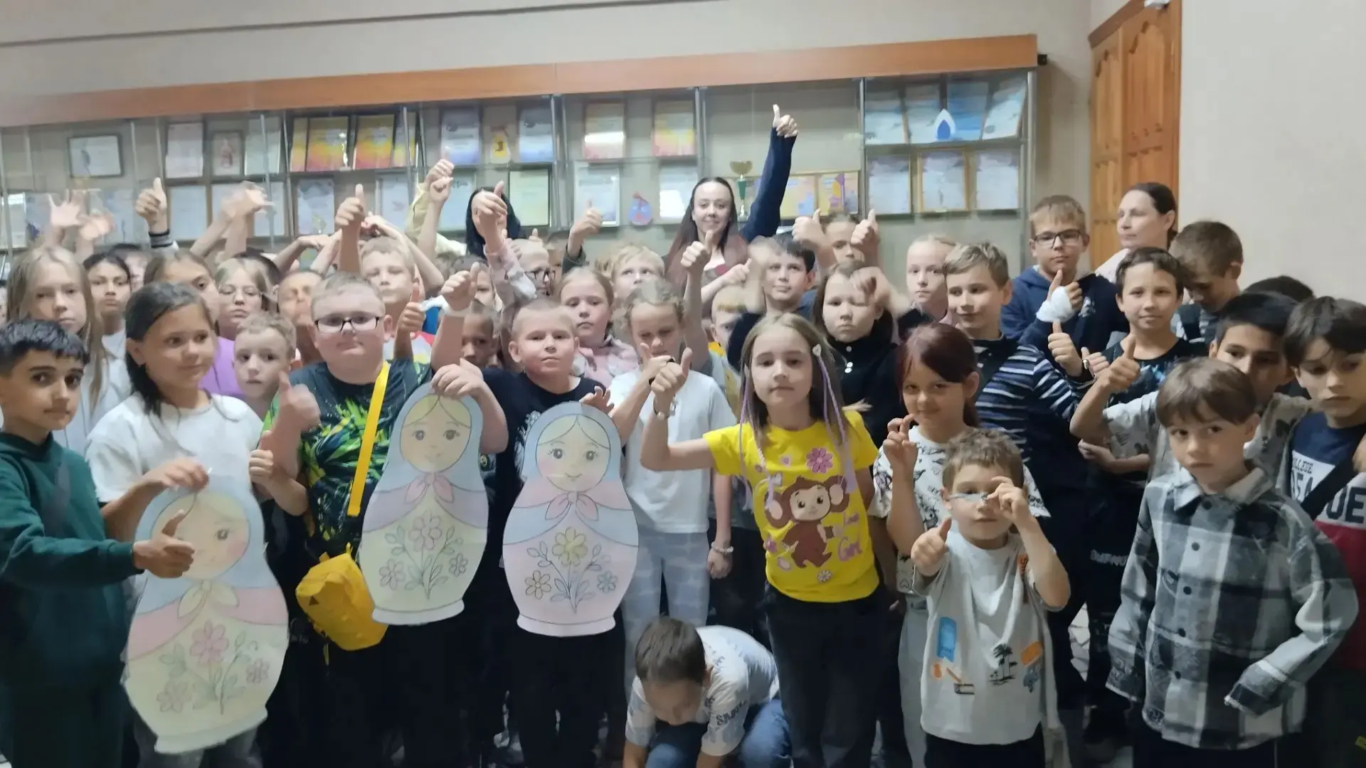 Для воспитанников летнего лагеря «Патриот» сотрудники МБУК «Юность» провели творческое занятие «Матр