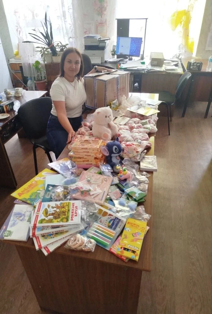📦"ПОДАРКИ ИЗ ПРИМОРЬЯ"
Сегодня наша школа получила подарки для ребят от наших далёких друзей, обуча