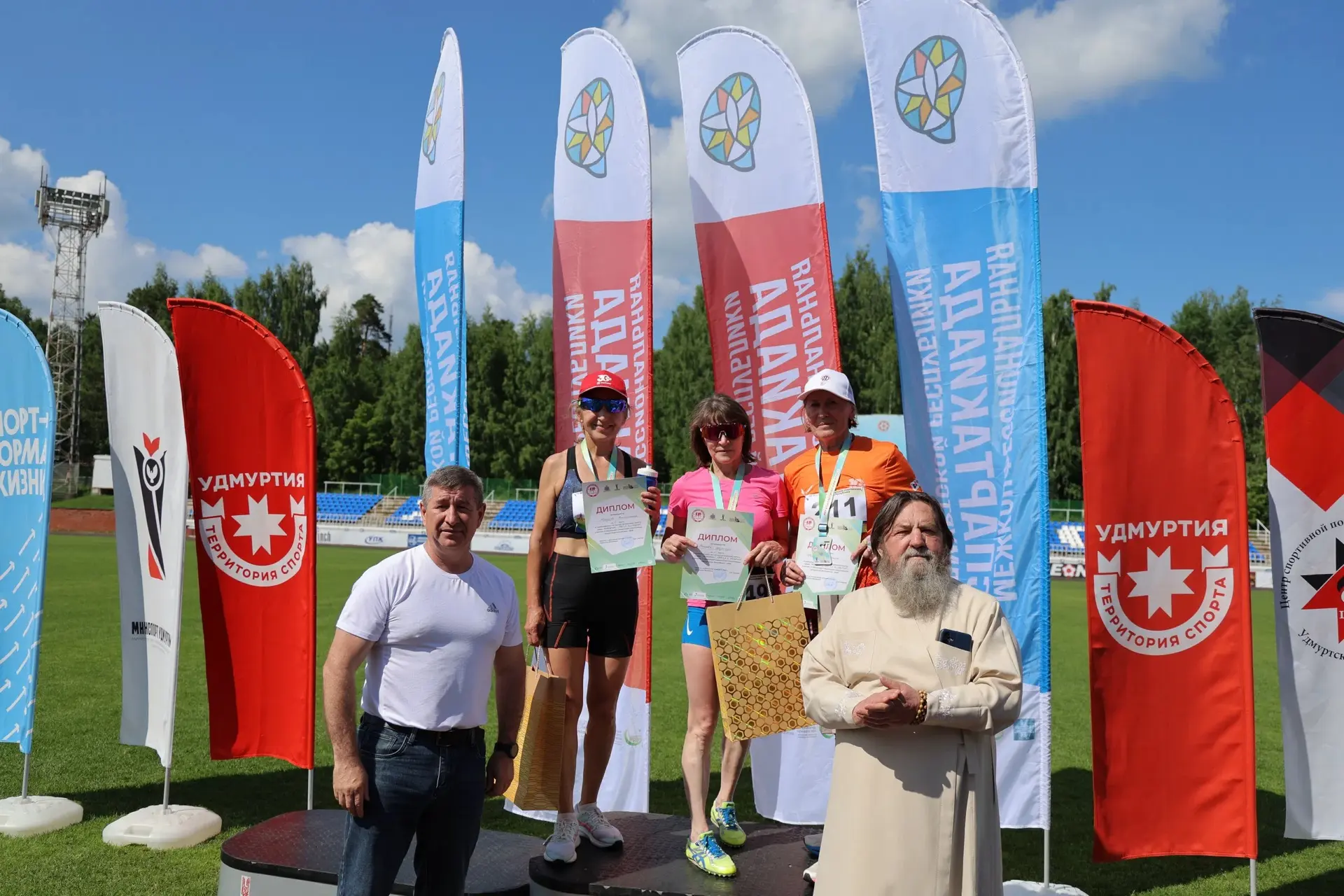 🏃‍♂ Более 350 спортсменов приняли участие в легкоатлетическом кроссе

14 июня на стадионе «Купол» п