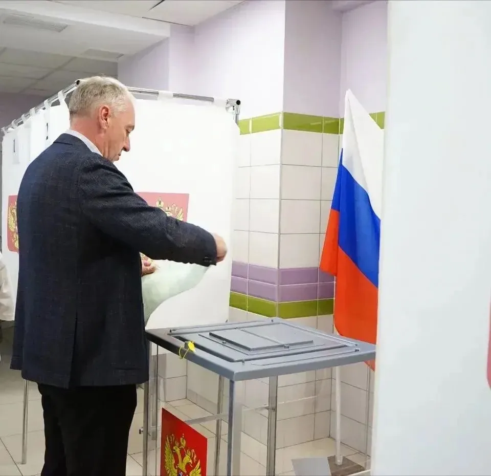 Министр ЖК и ДК Кузбасса Дмитрий Киселев, а также коллектив министерства посетили избир...