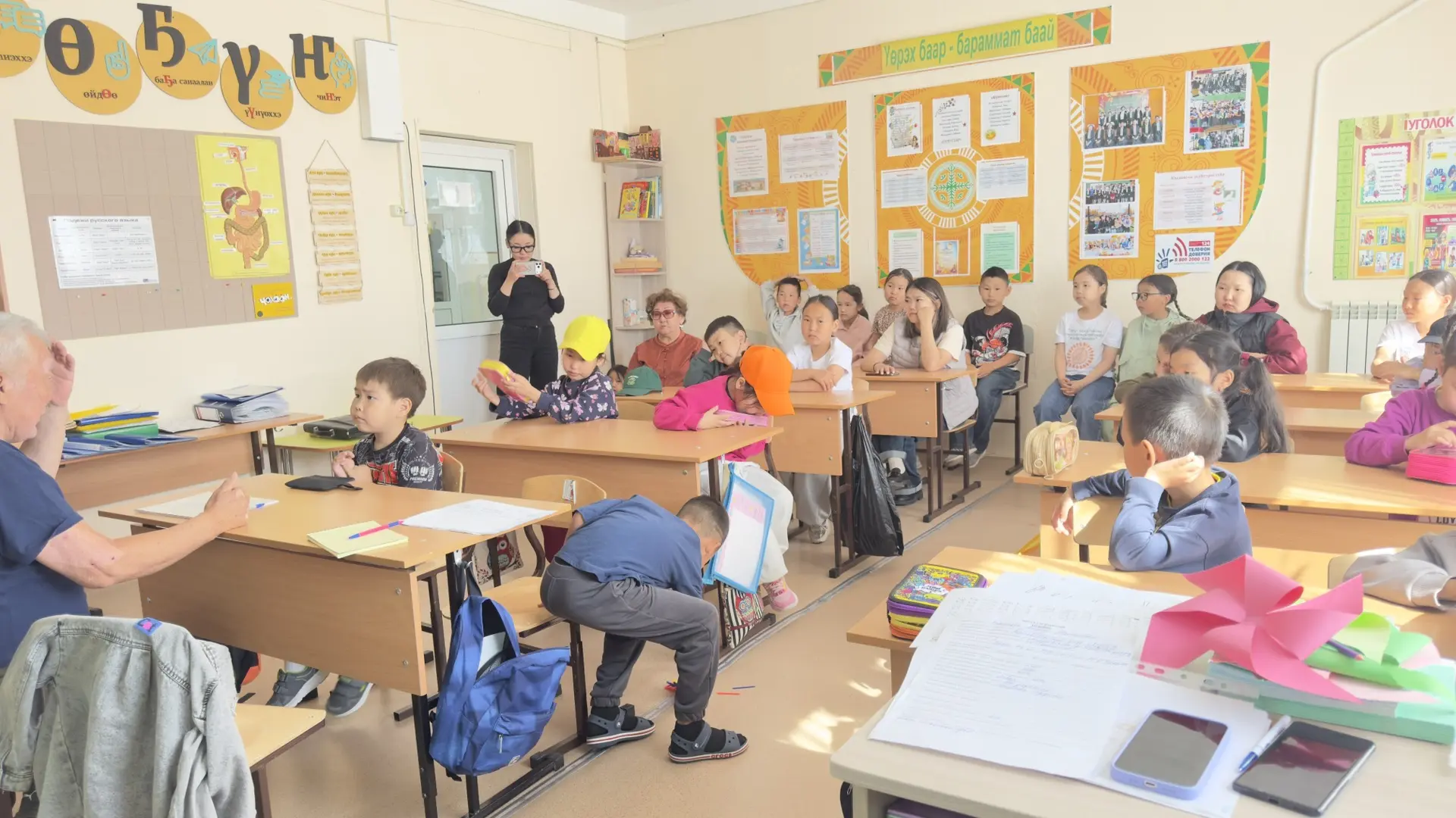 Бүгүн бэс ыйын 20 күнүгэр Лааҕырбытыгар Үөһээ Бүлүү баһаарнай сулууспатын үлэһиттэрэ кэлэн сүбэ-ама 