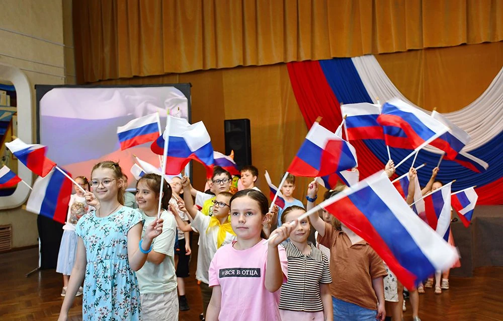 В преддверии празднования Дня России  для воспитанников летних оздоровительных лагерей ...