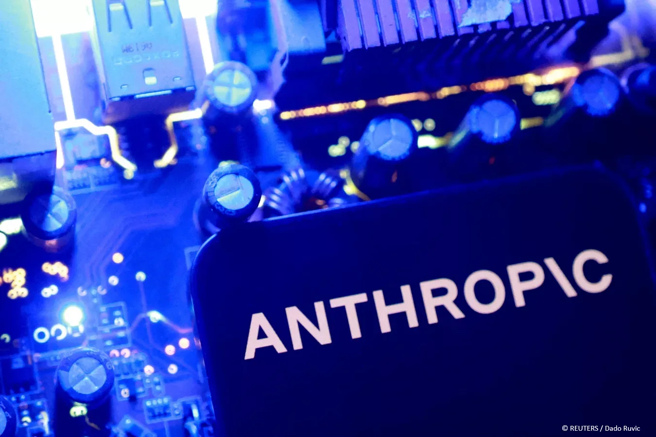 В США подали иск на Anthropic, OpenAI, Space XAI и Google, сообщает Hill.