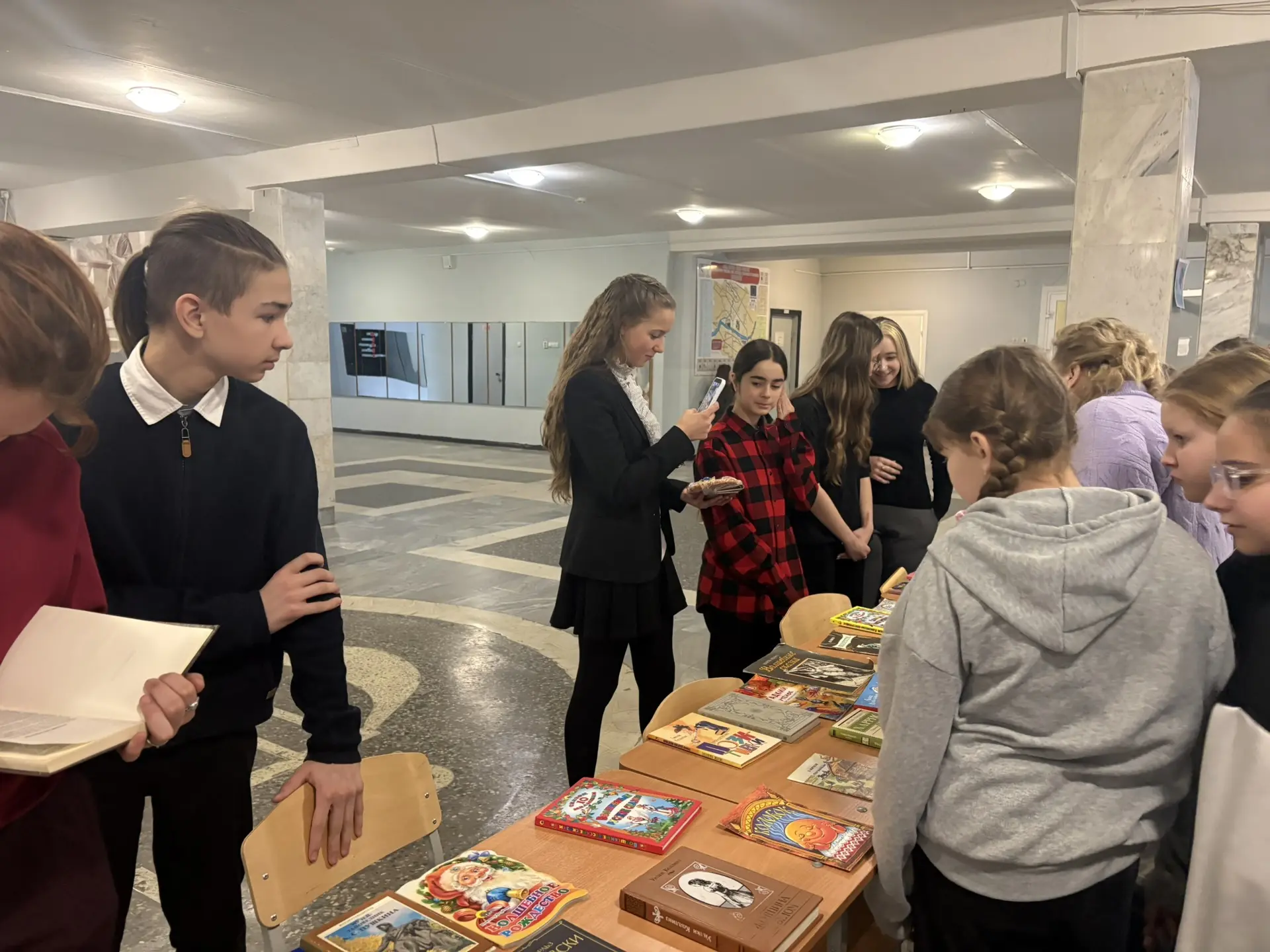 В Псковском педагогическом комплексе прошел День книгодарения.  С 14 февраля 2012 года отмечается од