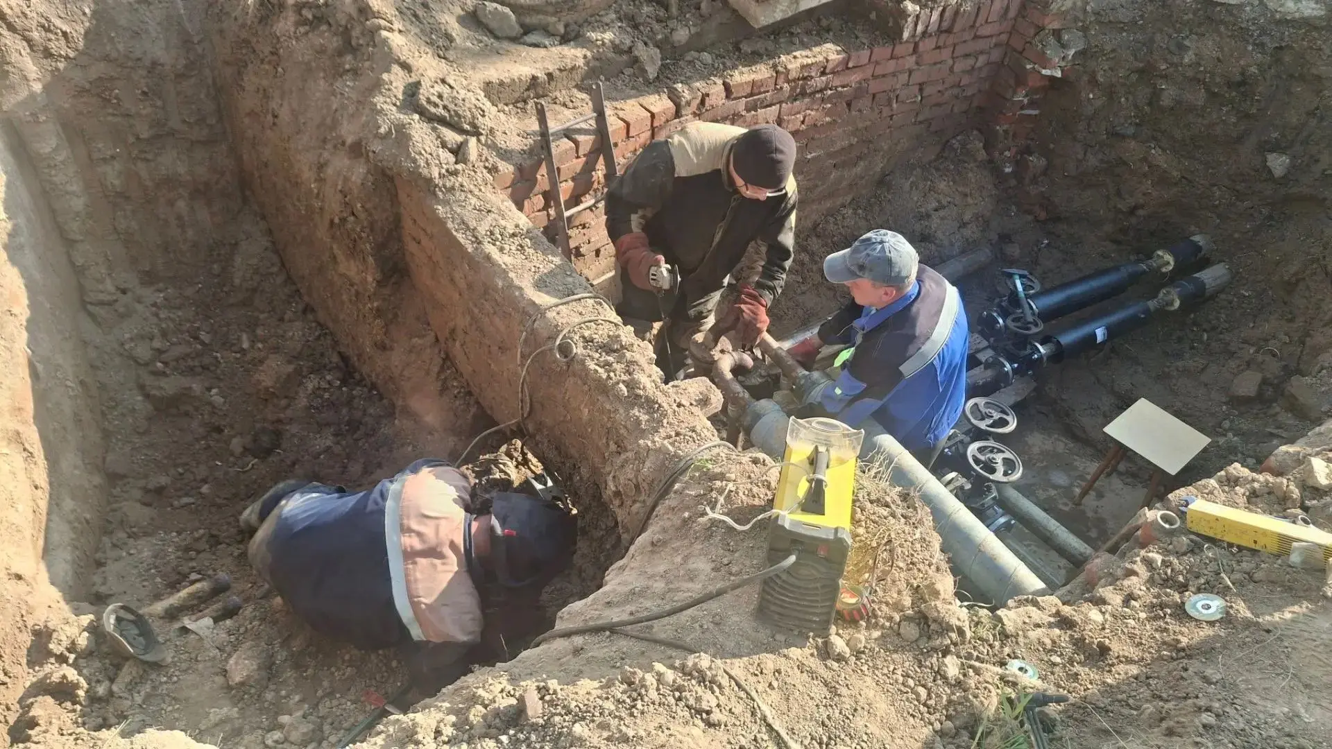 🏭 Приступили к замене участка теплотрассы в поселке Гидроузел