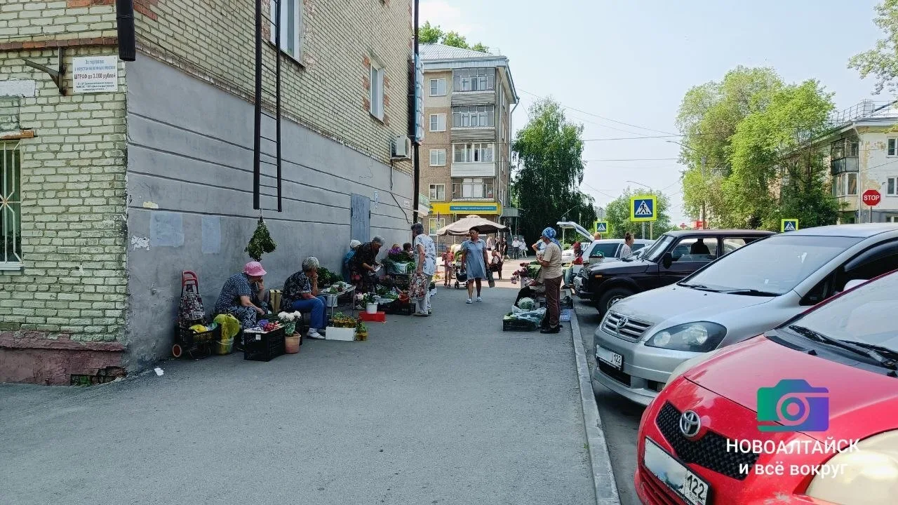 100 метров разница

По ул.Краногвардейская возле дома Гагарина,4  всегда есть люди, которые торгуют 
