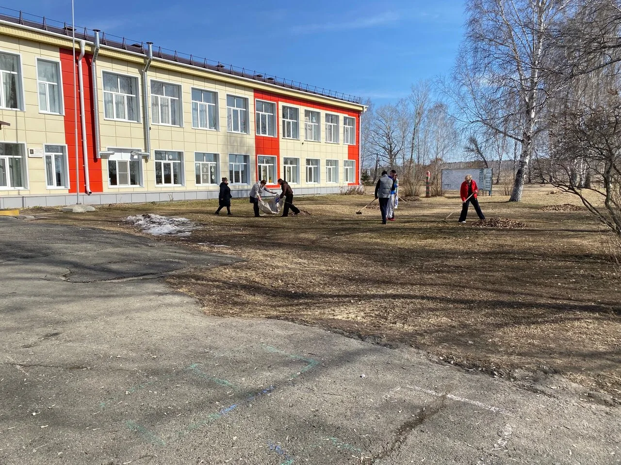 🧹 СУББОТНИК  🌳 Весна пришла, и вместе с ней – долгожданные субботники!  Источник ВКонтакте: Падеринс