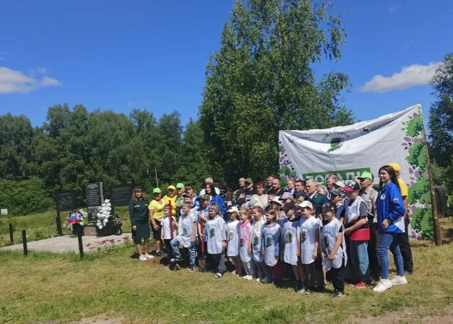 🌳 Ребята нашей школы приняли участие в ежегодной Акции "Сад памяти". Аллею из 30 лип посадили на те