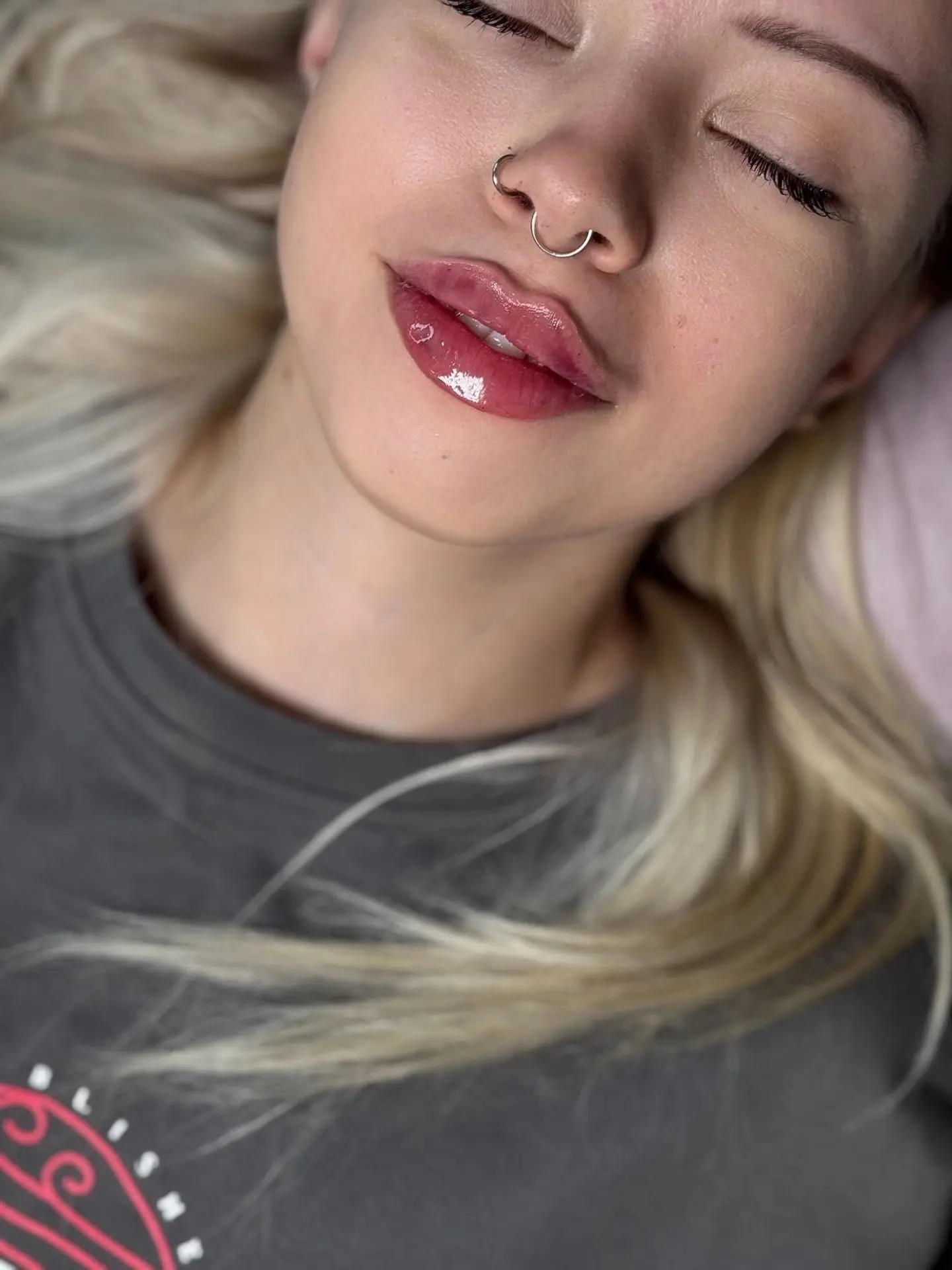 Доброго времени суток красотки! 🩶Меня зовут Нина 🌸Я врач косметолог 💉С опытом работы...