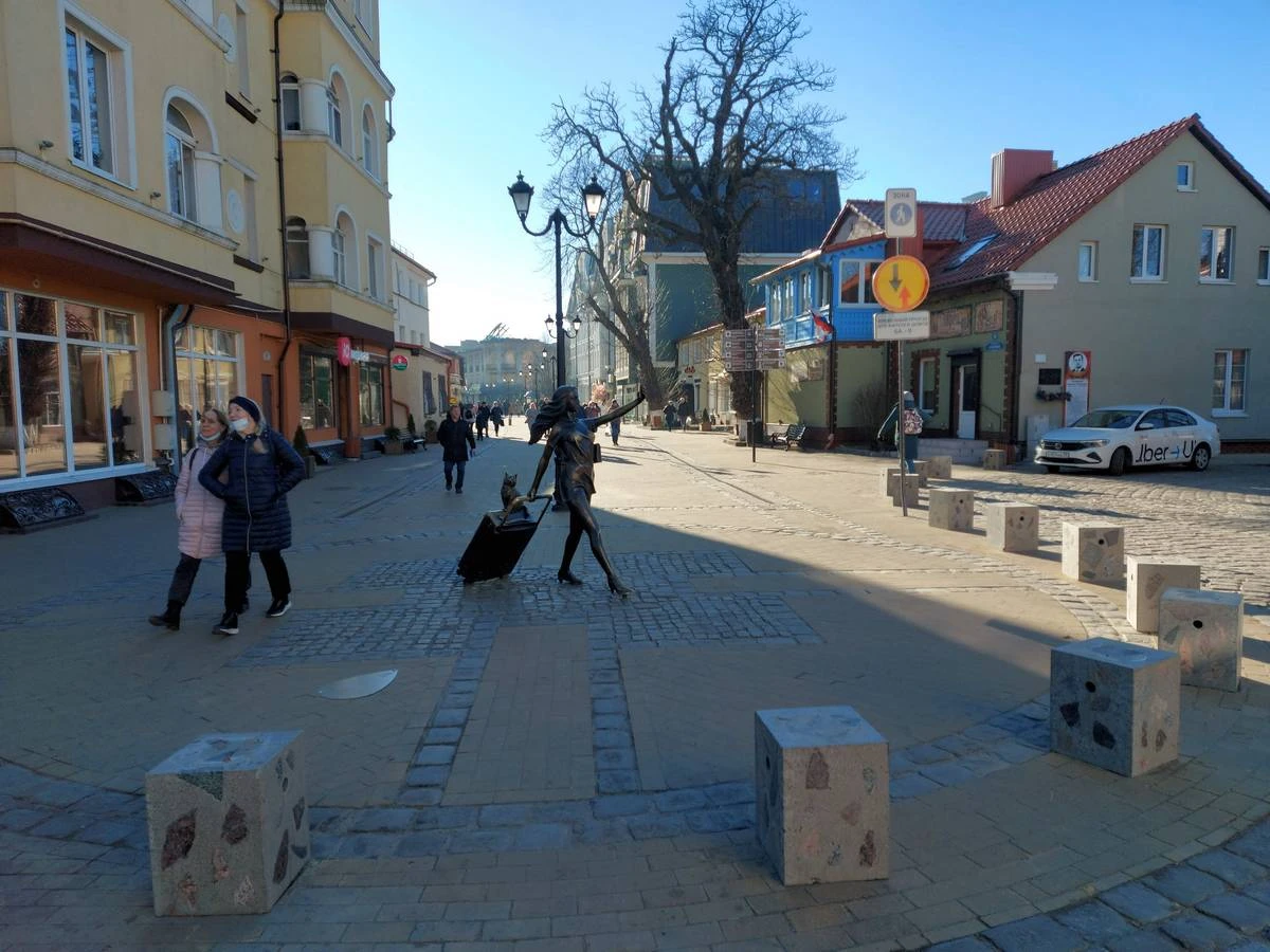 В Зеленоградске модные подростки-девочки напали на «Ю-Маркет» 🤬