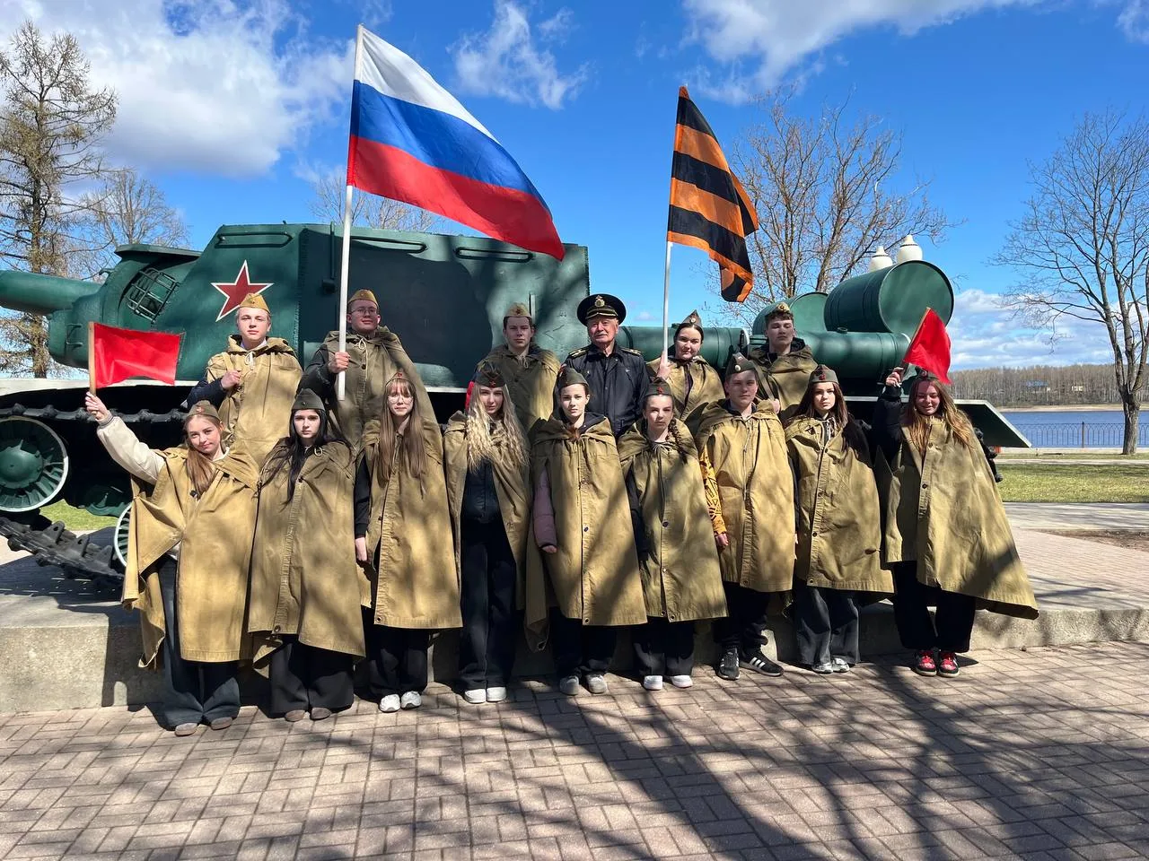 🗓🏫25 апреля учащиеся 9-в класса, центра образования  №32, с гордостью и достоинством несли вахту п