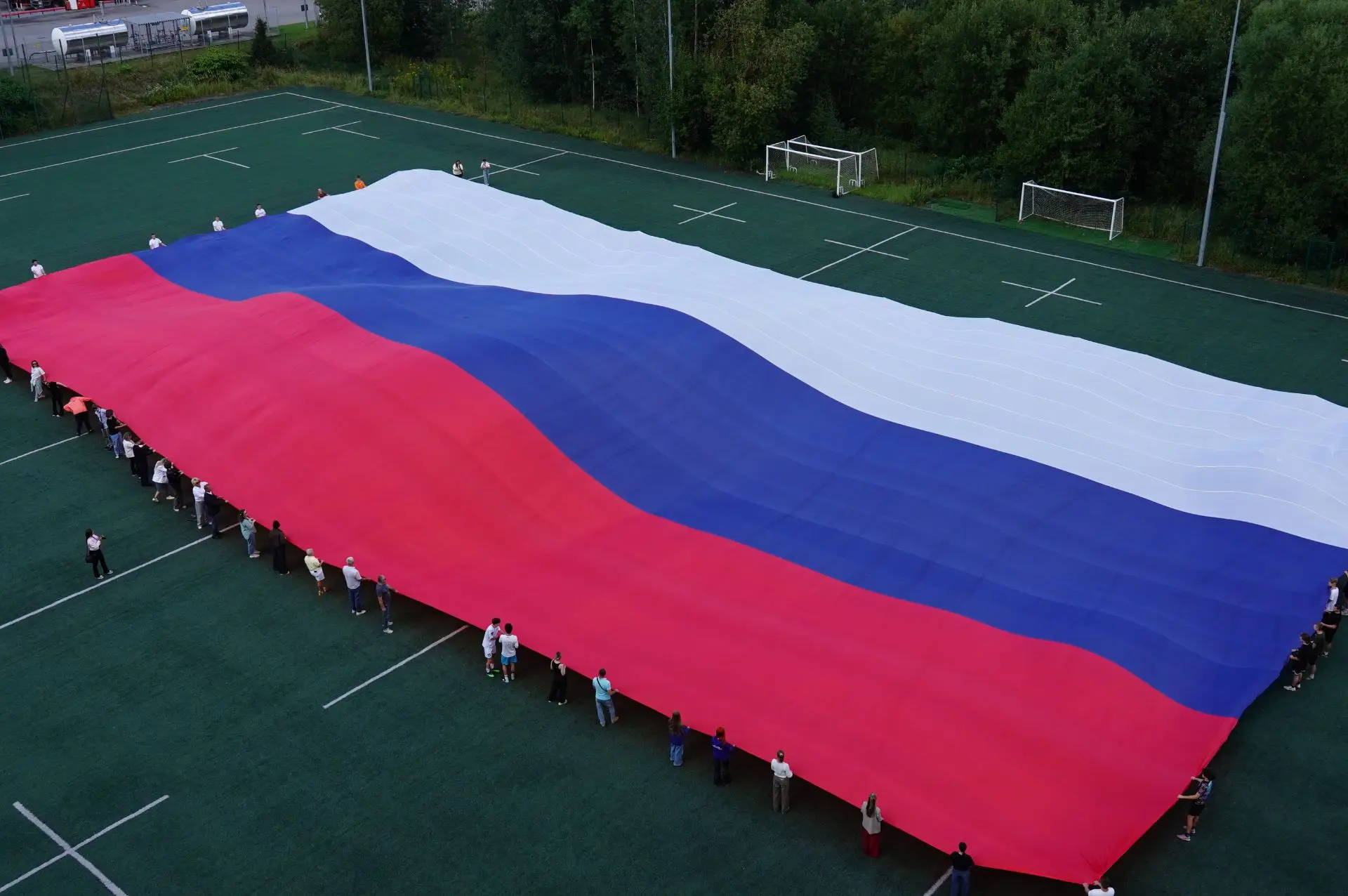 Флешмоб ко Дню Государственного флага России