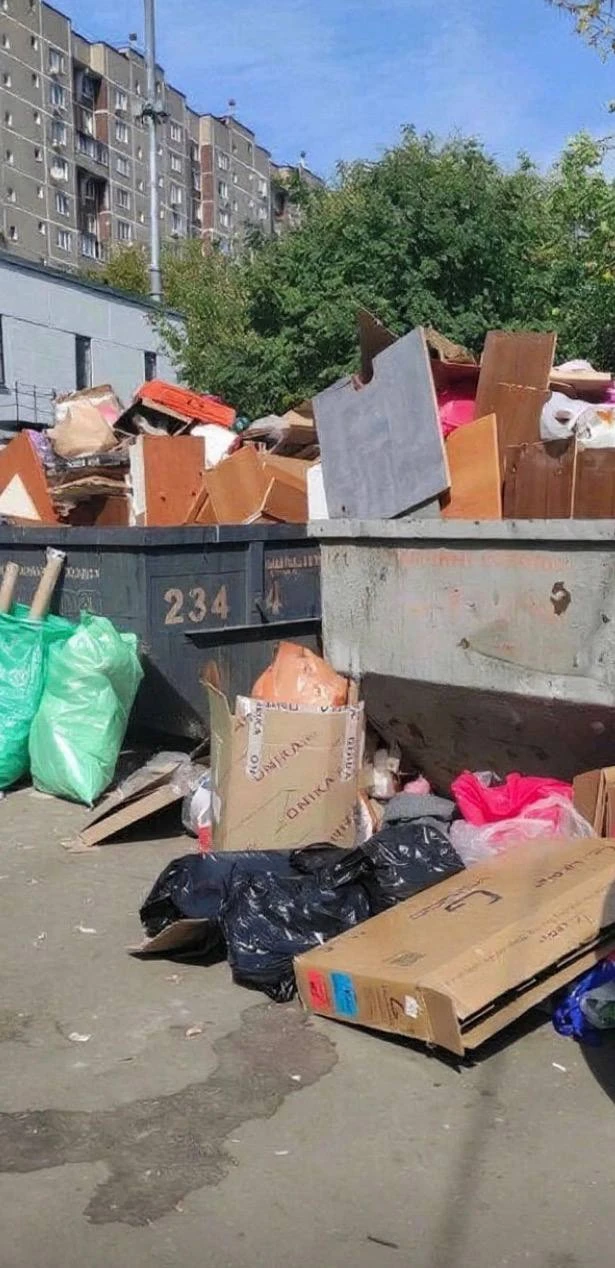 ♻️ В Марьино на Новочеркасском бульваре переполнены мусорные контейнеры
