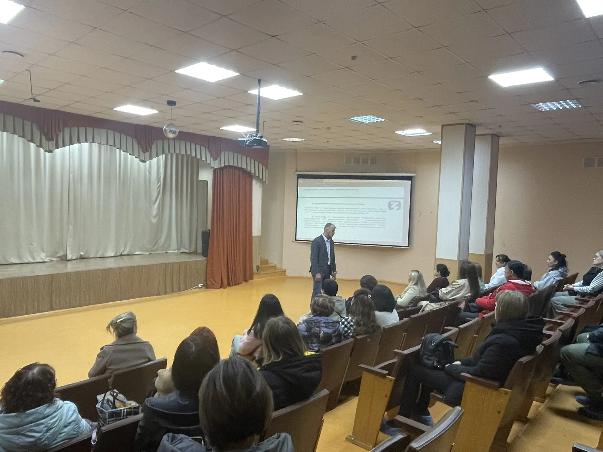 В нашей школе прошло важное и полезное мероприятие для родителей — встреча в рамках родительского вс