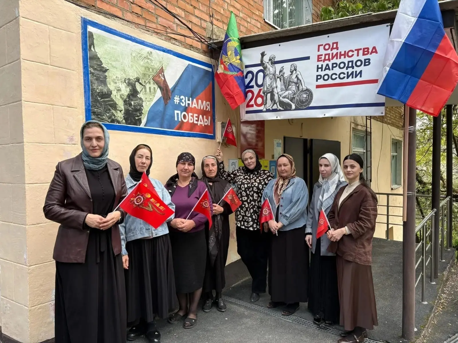 ✨Ко Дню социального работника 
 
Каждый человек, независимо от возраста, сталкивается с деятельность