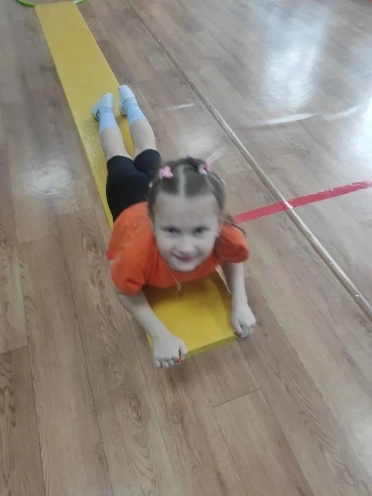 💪 Физкультурой заниматься нам не лень - с ней мы дружим каждый день! 
Вырасти здоровым, крепким, си