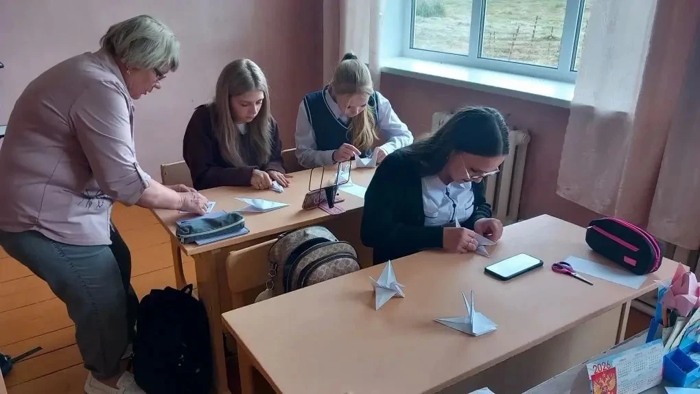 🕊️🤍 Журавлики памяти: ученики МОУ СОШ с. Вязовка приняли участие в акции «Память защи...