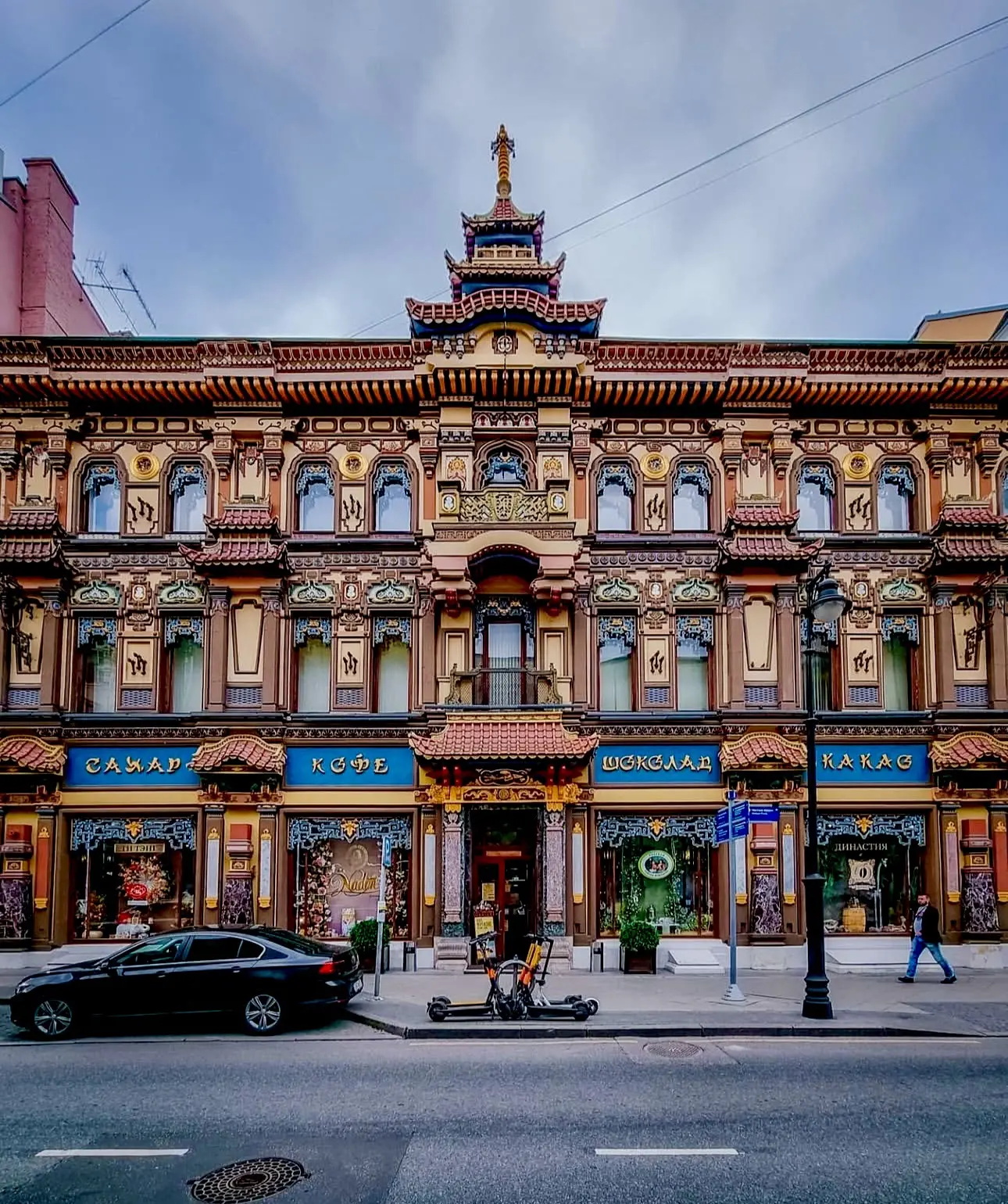 ⛩ Настоящая китайская пагода в центре Москвы

На Мясницкой улице скрывается одно из самых необычных 