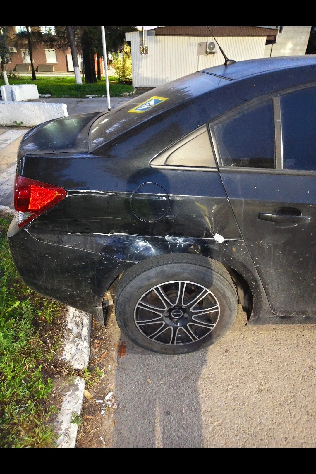 В промежуток  с 29.09.26  с 8 часов вечера по 01. 10. 26 до 7 часов утра, за торговым ц...