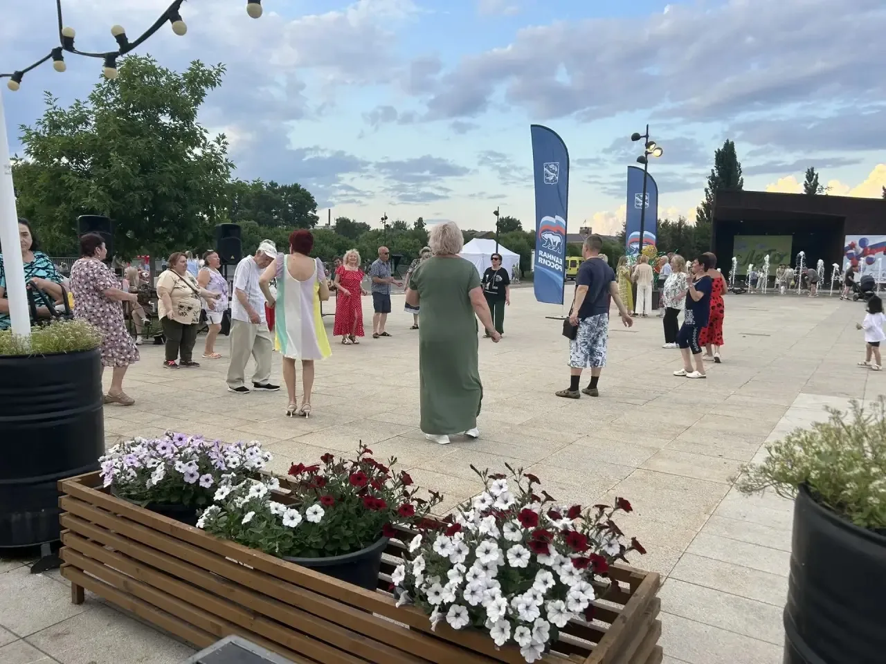 🌤️ Танцы в парке!

Приглашаем всех желающих на открытую танцевальную площадку в парке 30-летия Побе