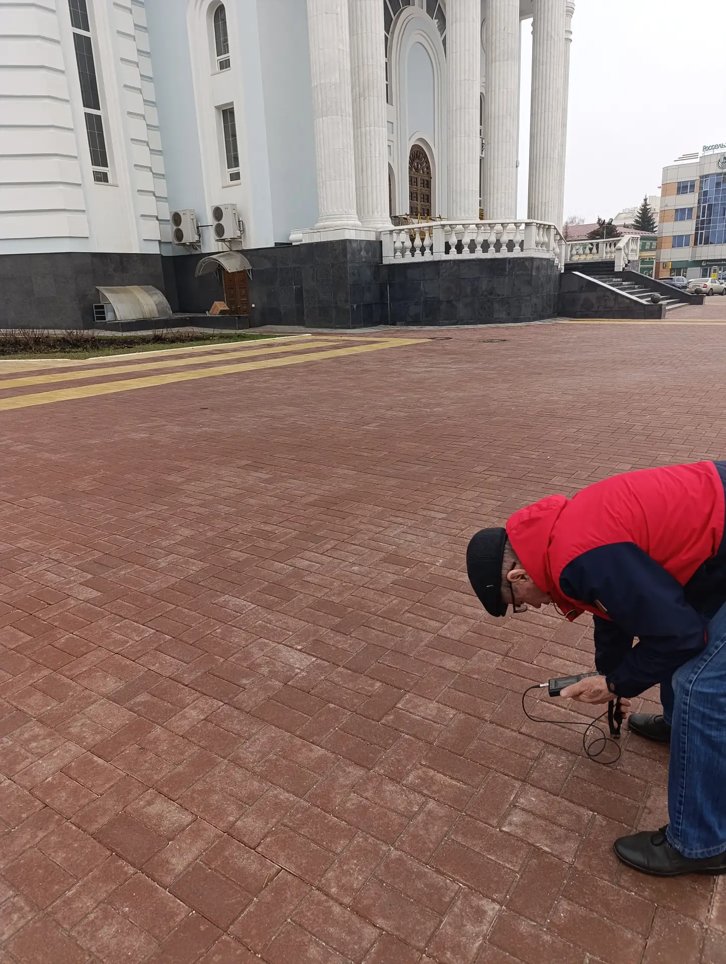 В пятницу проверили как перезимовала наша брусчатка на одном из объектов города. Результат порадовал