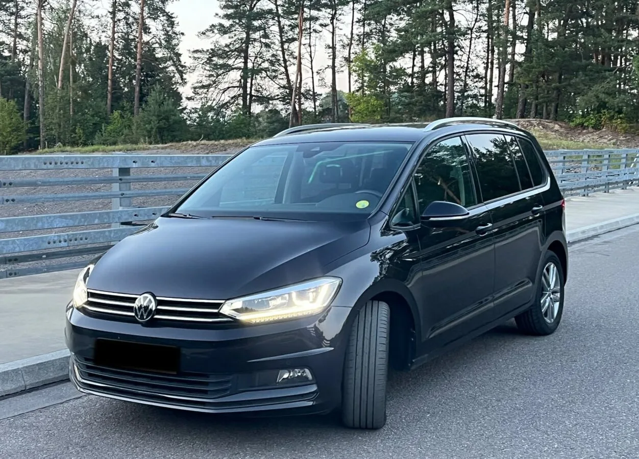 Volkswagen Touran за 1 690 000 ₽