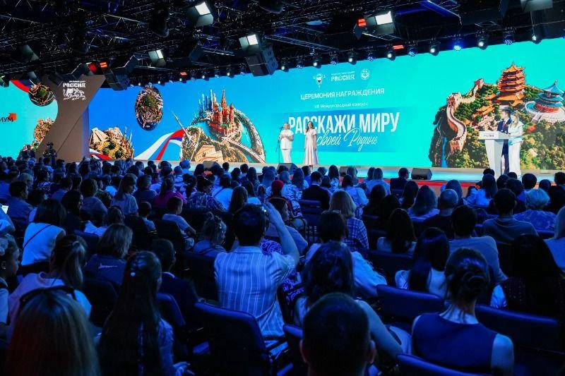 5-летняя Эльмира из Смоленской области стала призером конкурса «Расскажи миру о своей Р...