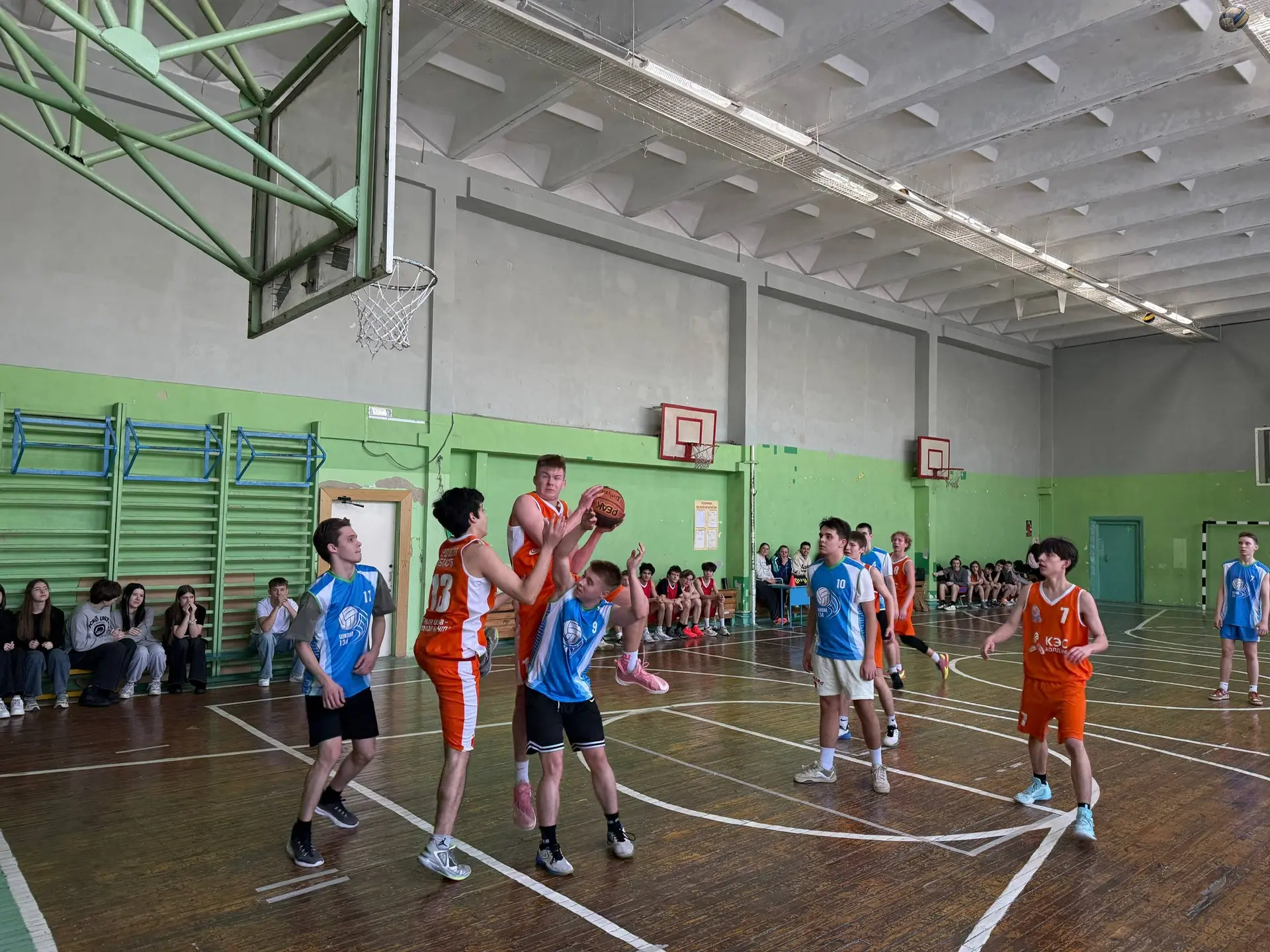 Турнир памяти В.П. Сапова: наши юноши - чемпионы! 🏀🥇  Вчера, 10 марта, в нашей школе прошёл турнир п