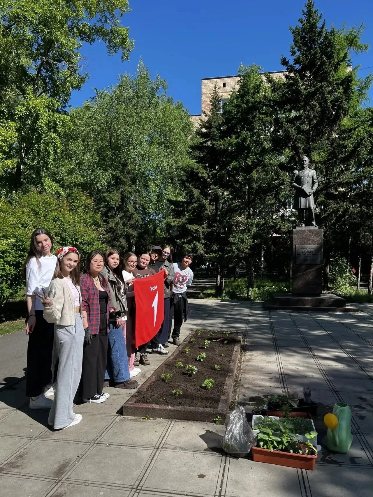 Студенты ХГУ преобразили университетский сквер