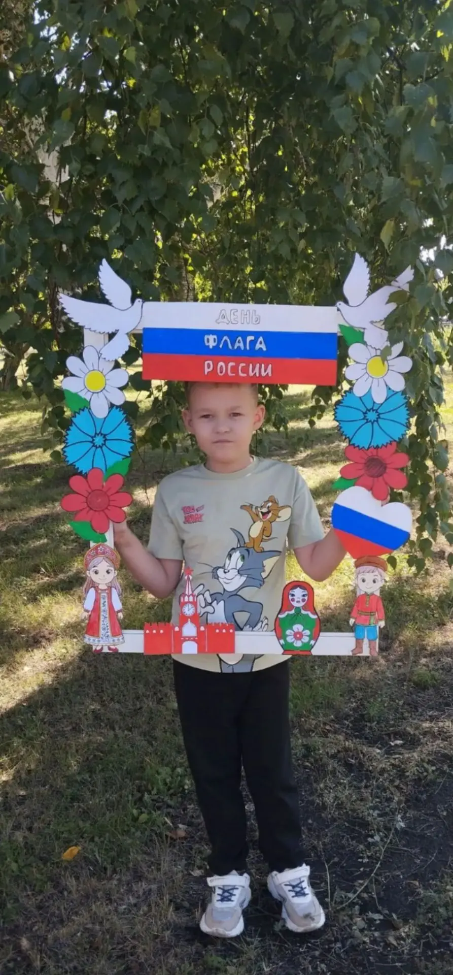В рамках "Дня Государственного флага Российской Федерации" дети и взрослые села Липовка...