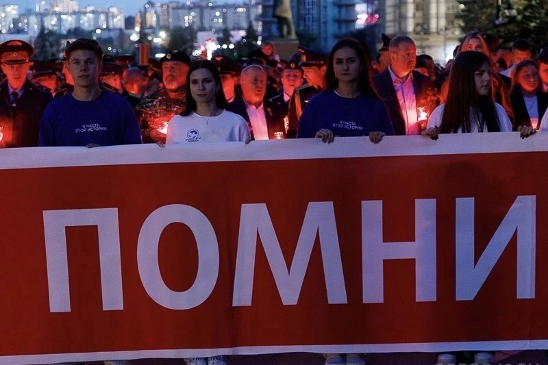 22 июня 1941 года началась она, страшная, беспощадная и кровопролитная… Война. 

В каждой свече — би