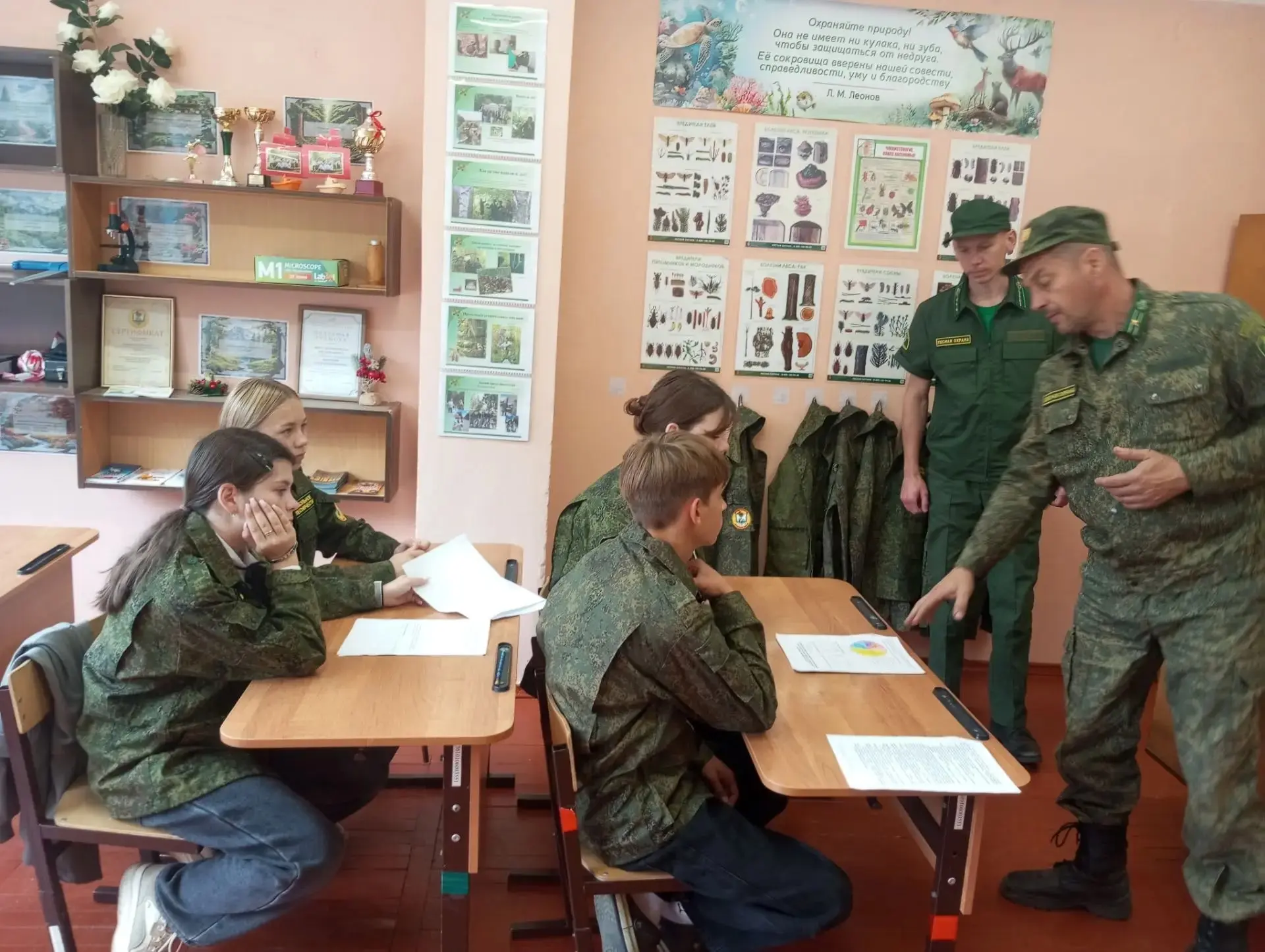 Школьное лесничество "Лесной дозор" в действии❗❗🌿 Сегодня к нам приезжали лесничие Лух...