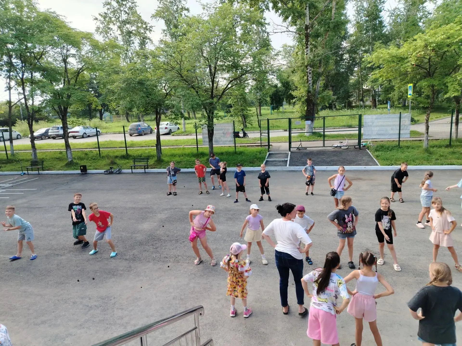 🌞 В школьном лагере «Радуга» сегодня был по-настоящему дикий день! 

Утро началось с озорной зарядк
