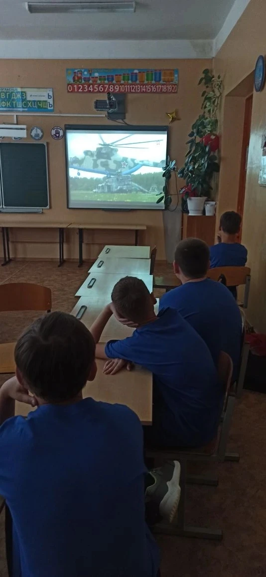 ДЕНЬ 2: НЕБО, СПОРТ И НАСТОЯЩИЕ ГЕРОИ! 🛩🏆

Второй день смены «Авиатор» выдался невероятно насыщенн