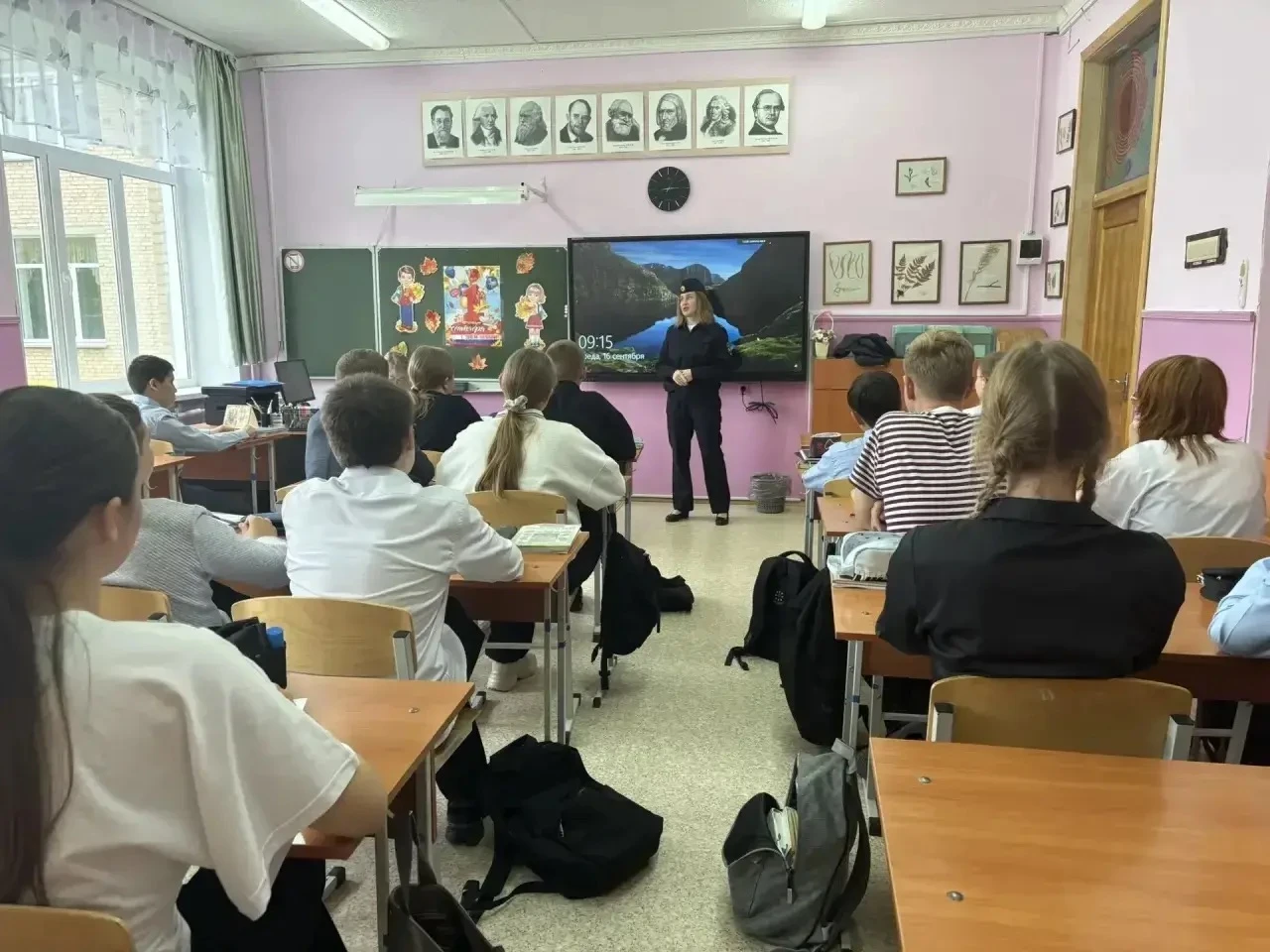 В Еманжелинском округе в рамках ОПМ «Подросток» — «Семья — образование» полиция проводи...