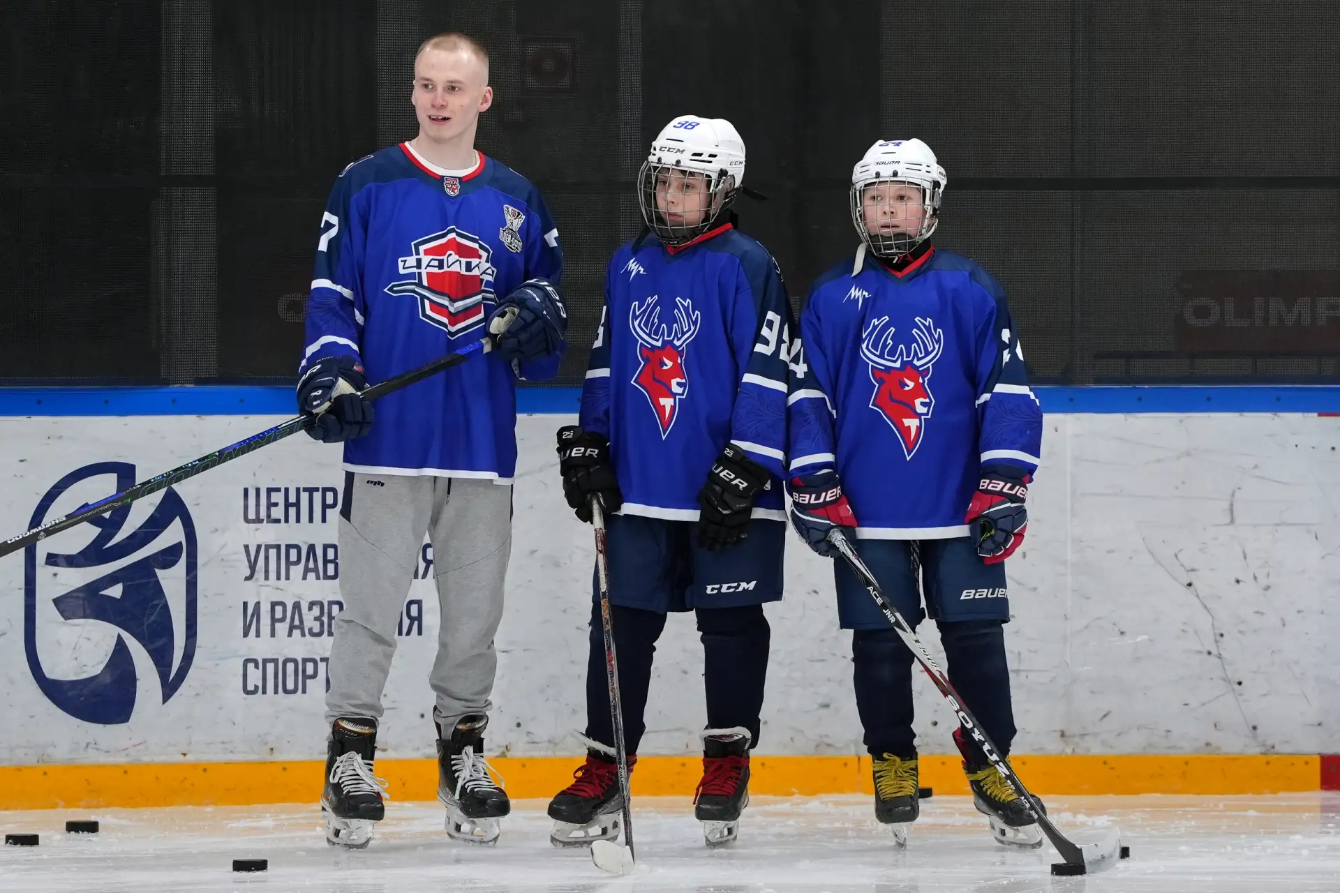 Звёзды хоккея — студенты Мининского университета 🏒  На льду встретились профессионалы и юные таланты