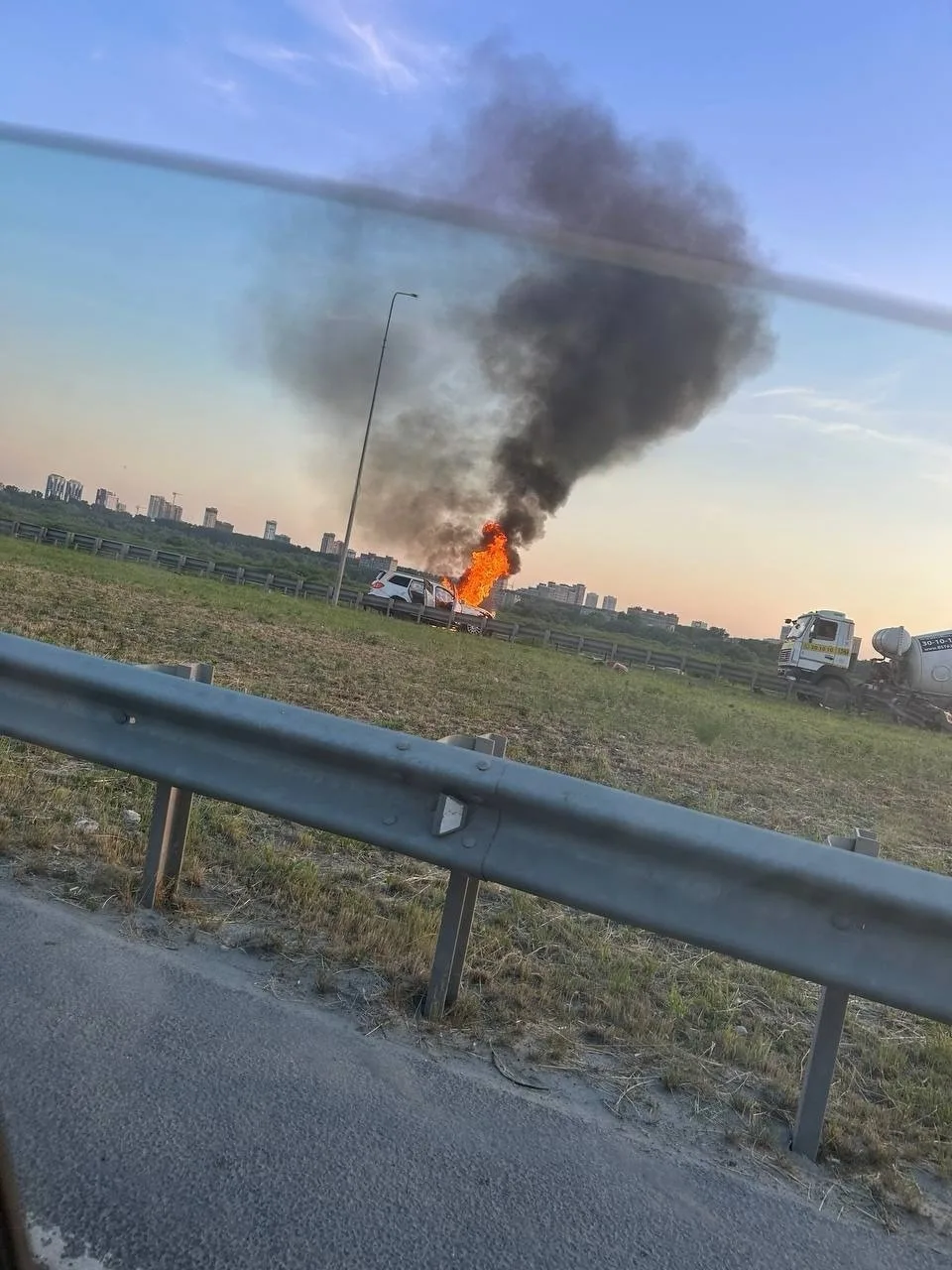 Сегодня  на Северной окружной сгорел автомобиль.