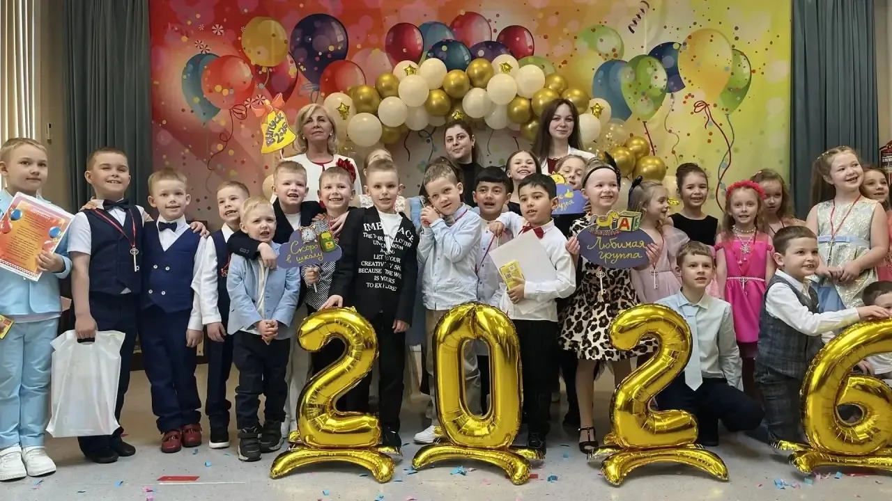 Выпускные в Дошкольном отделении №5 прошли ярко и душевно.  Особого внимания заслуживает сценка про 